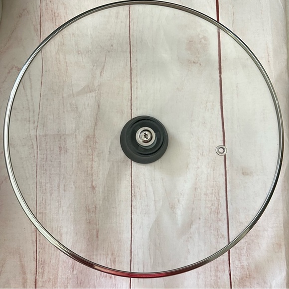 T-Fal Tempered Glass Lid With Vent - Inner Diameter 9.25” Reference # 79S-S2 - Picture 2 of 5
